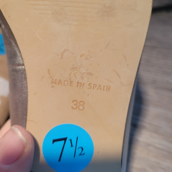 Marian NWOT Silver Flats with Embellished Design size 7.5 - Picture 7 of 7